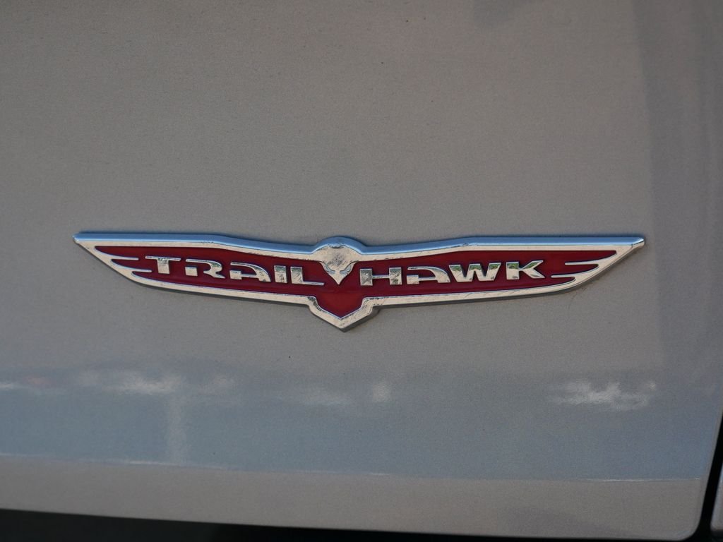 Used 2017 Silver Jeep Trailhawk image 8