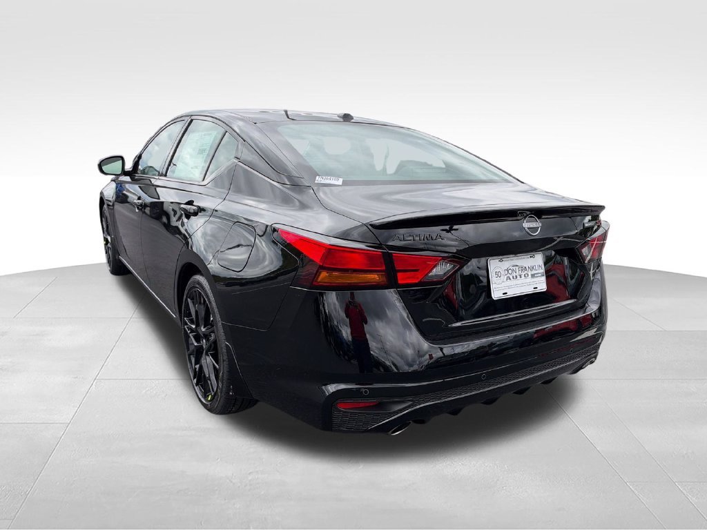New 2026 Black Nissan 2.5 SR image 3