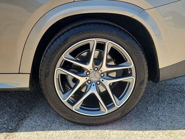 Used 2023 Silver Mercedes-Benz 4MATIC® image 34