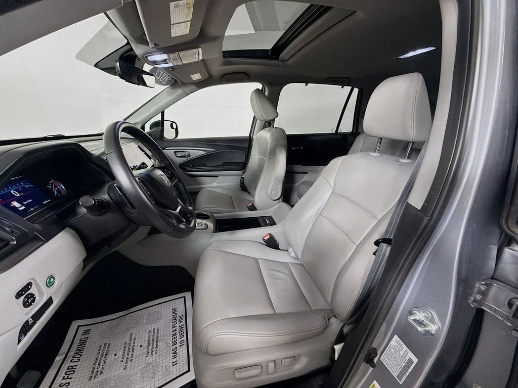 Used 2022 Lunar Silver Metallic Honda Special Edition image 2