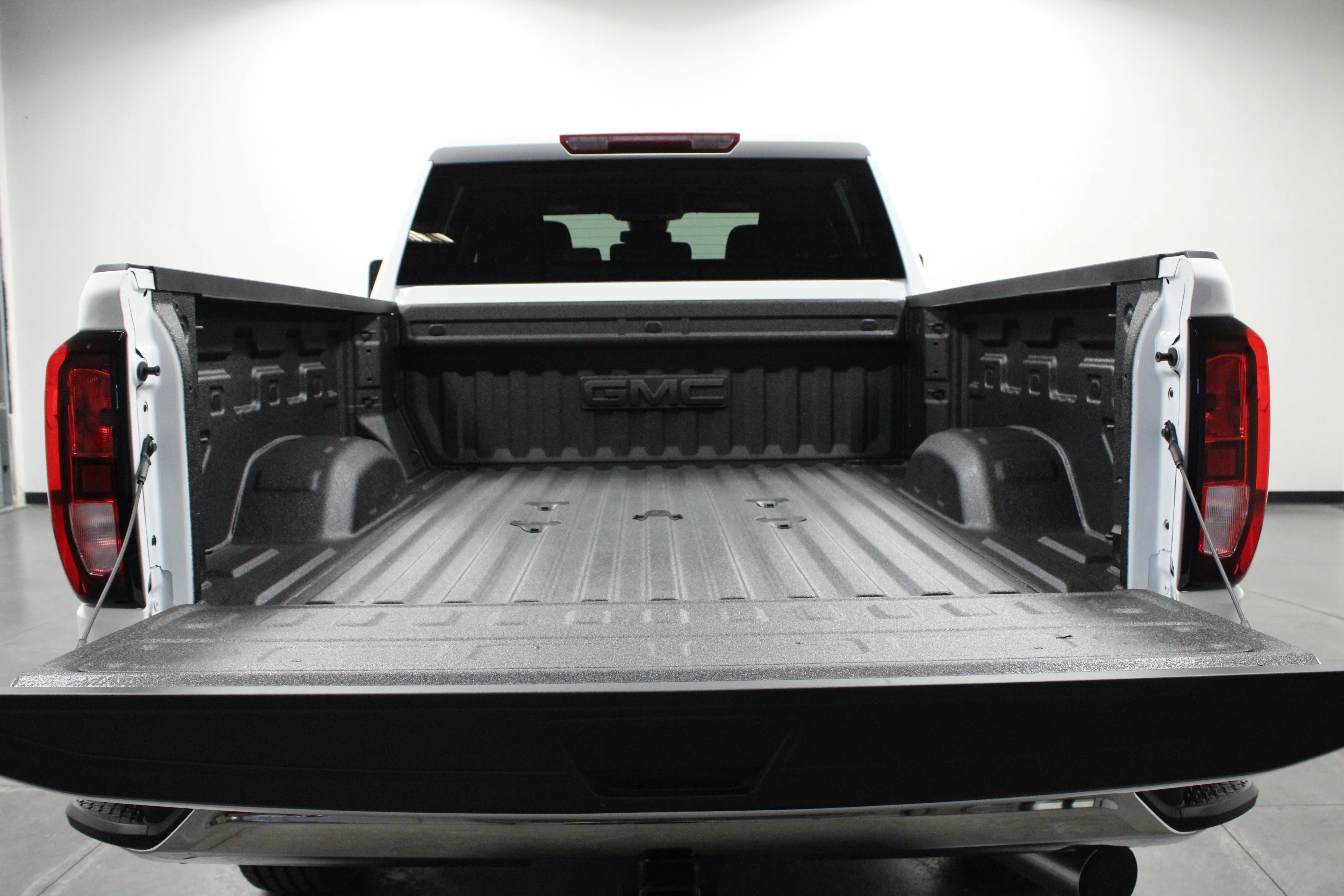 New 2026 Summit White GMC SLE image 13