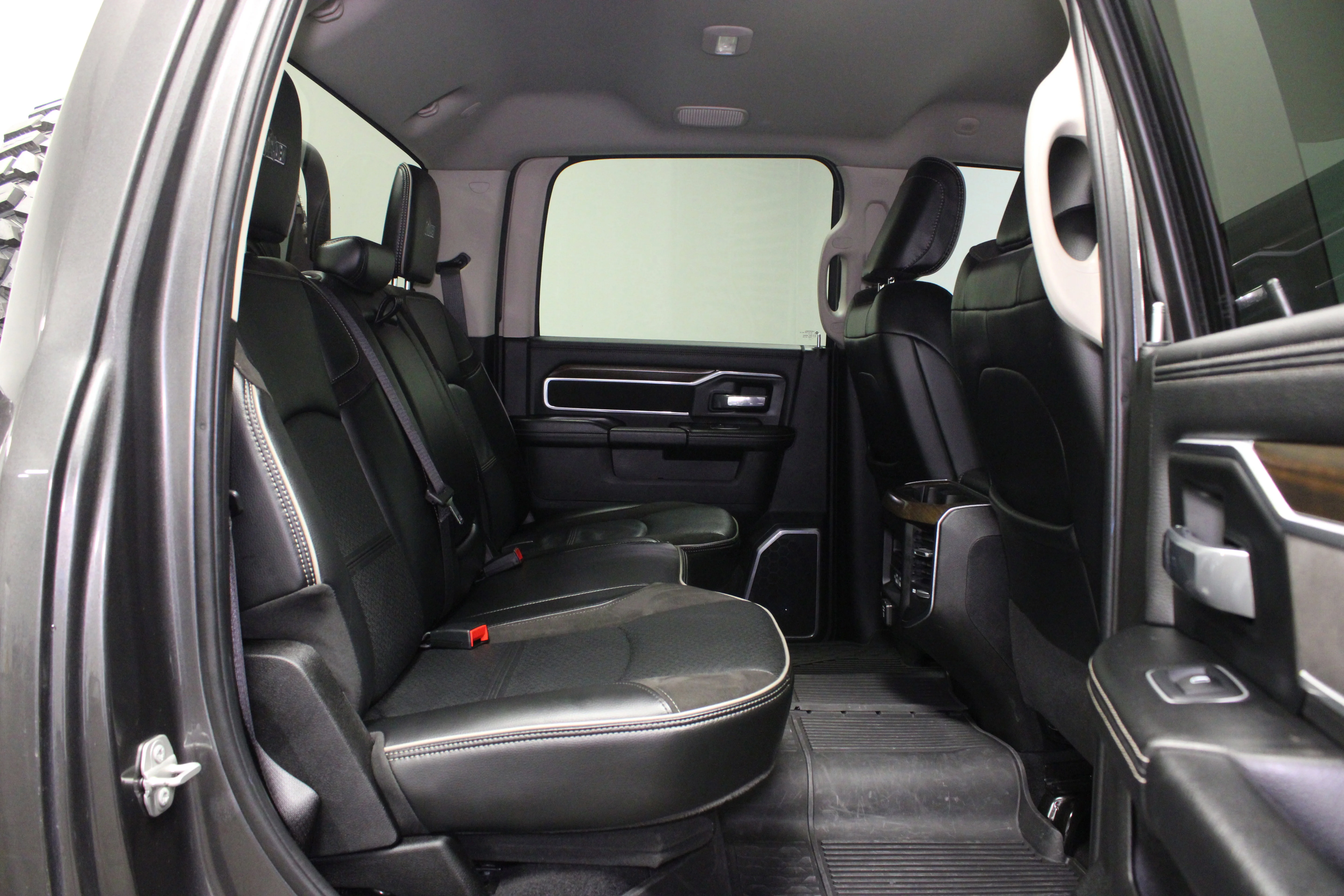 Used 2023 Granite Crystal Metallic Clearcoat Ram Laramie image 19