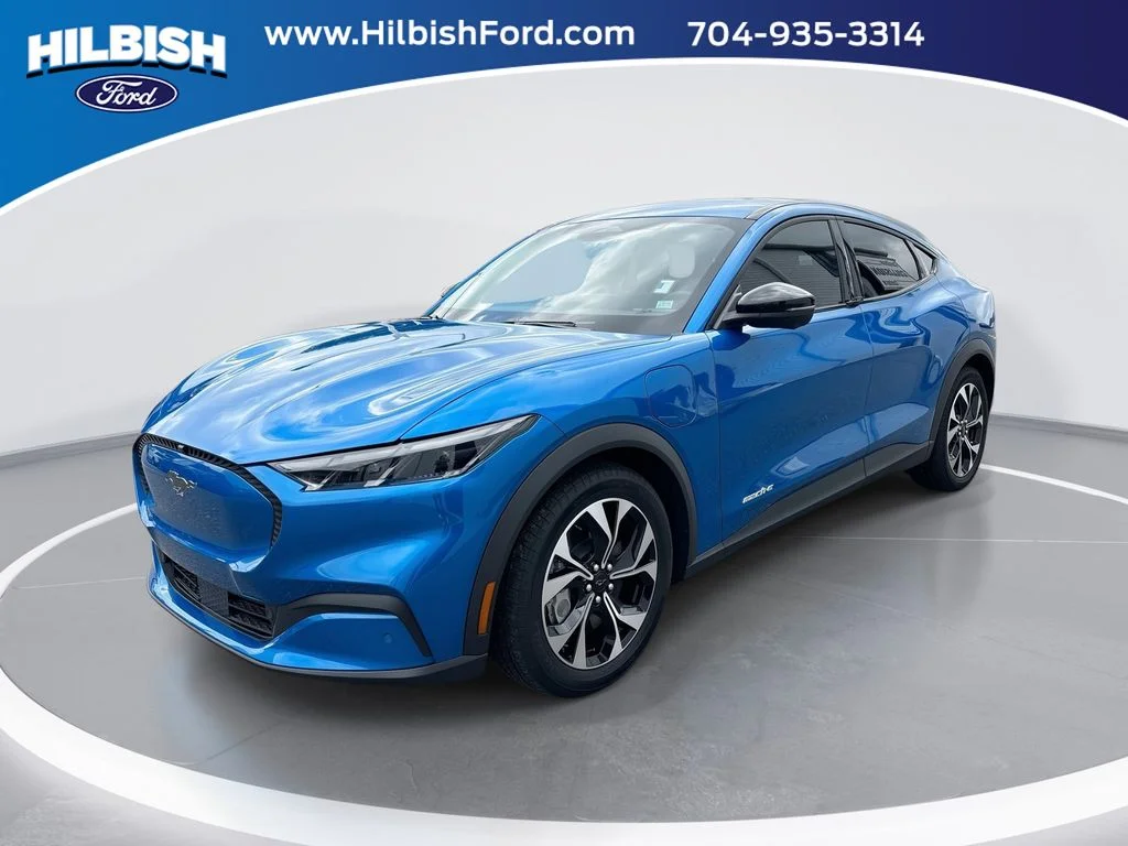 Used 2025 Blue Ford Select image 1