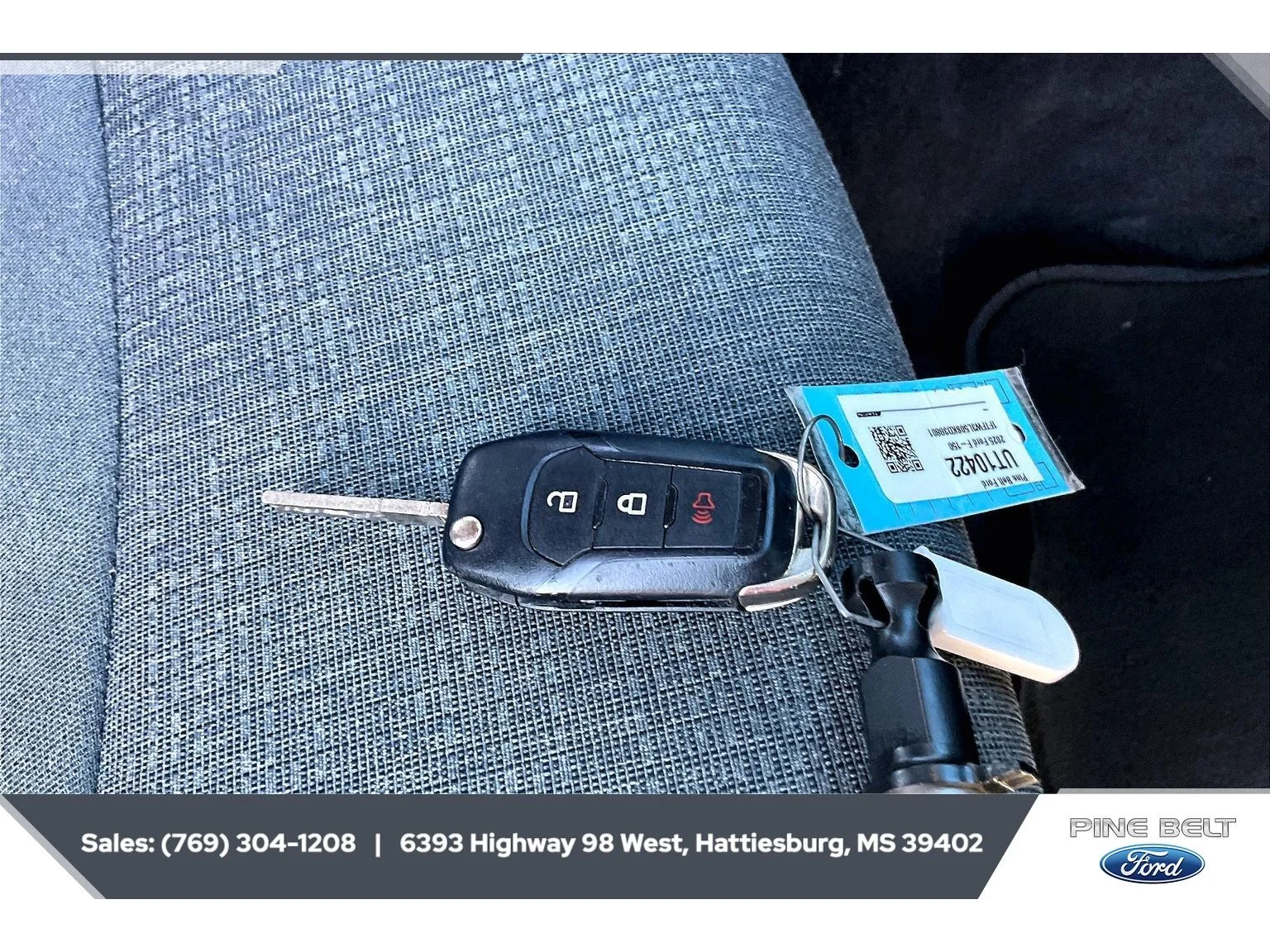Used 2025 Oxford White Ford XLT image 9
