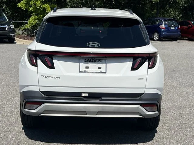 Used 2025 White Hyundai SEL Convenience image 12