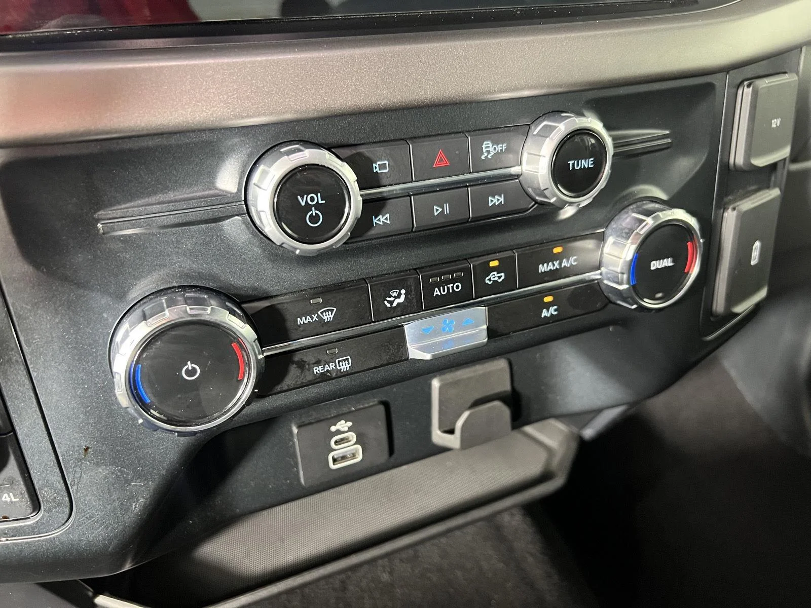 Used 2025 Silver Ford XLT image 8
