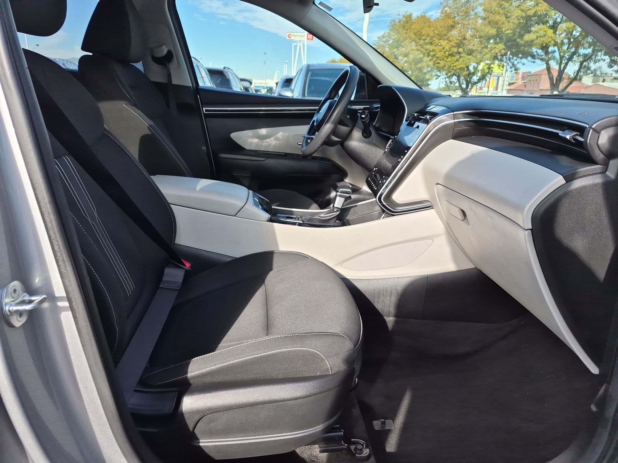 Used 2024 Shimmering Silver Hyundai SEL image 29