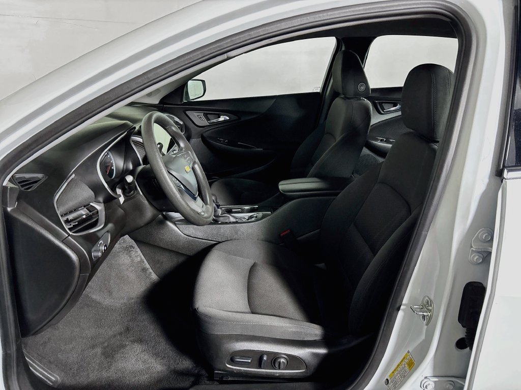 Used 2025 Summit White Chevrolet LT image 11
