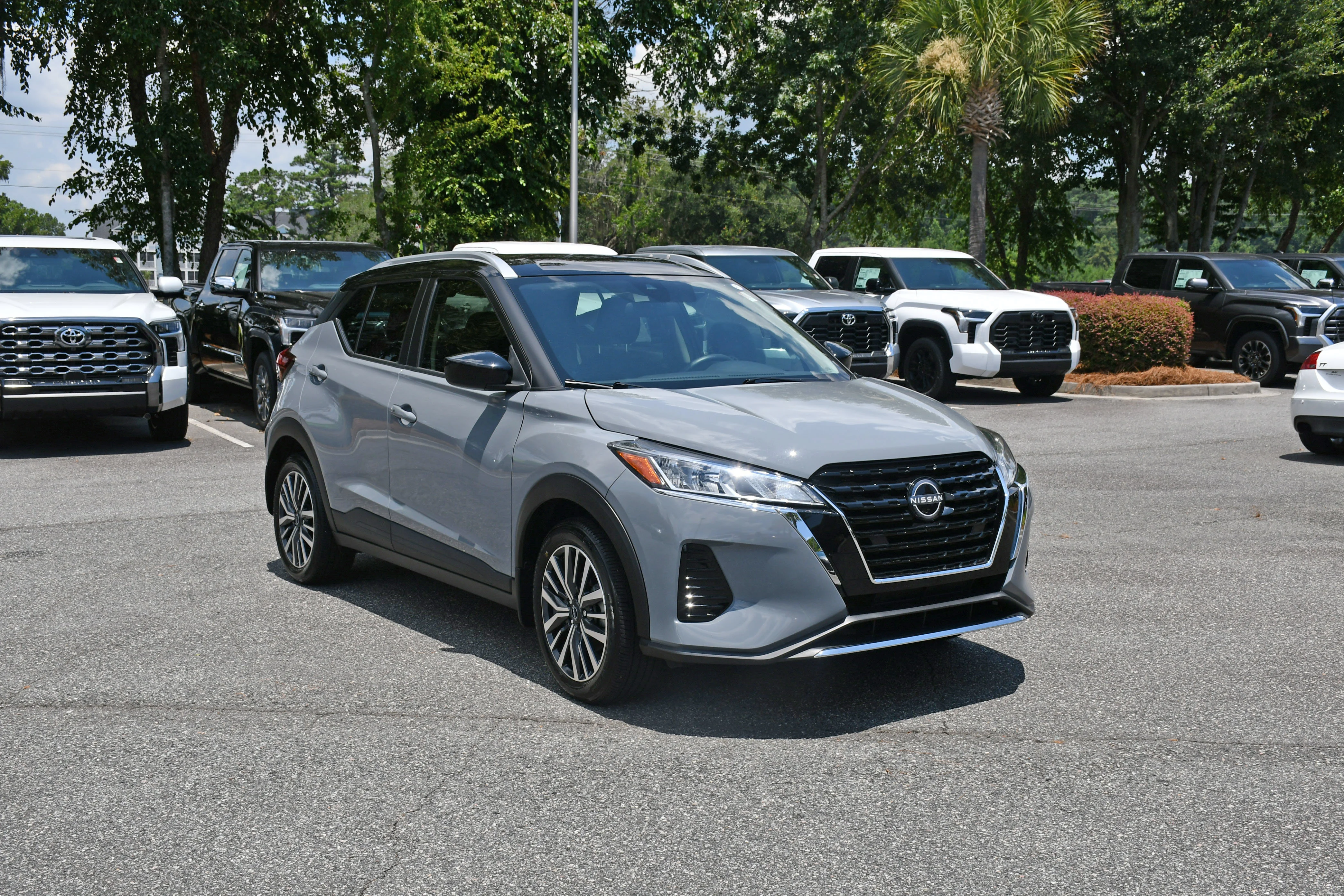 Used 2024 Gray Nissan SV image 6