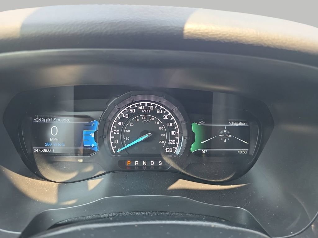 Used 2020 White Ford Lariat image 27