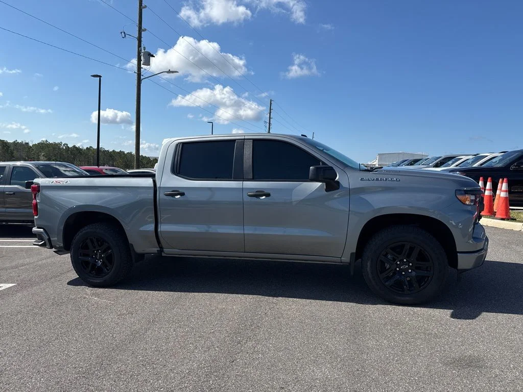 2025 Chevrolet Silverado 1500 Custom 4X4 Crew Cab Short Box's photo
