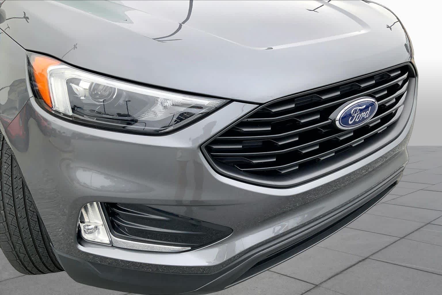 Used 2024 Carbonized Gray Metallic Ford SEL image 28