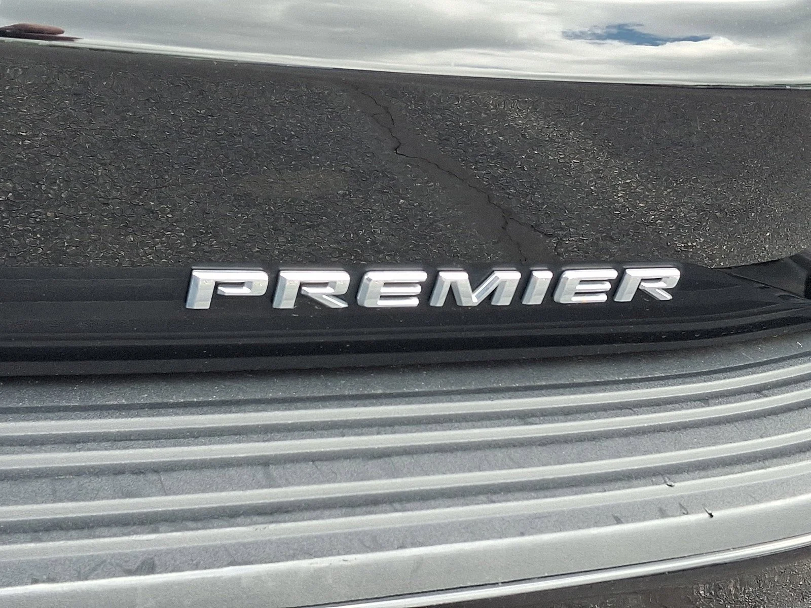 Used 2021 Black Chevrolet Premier image 31