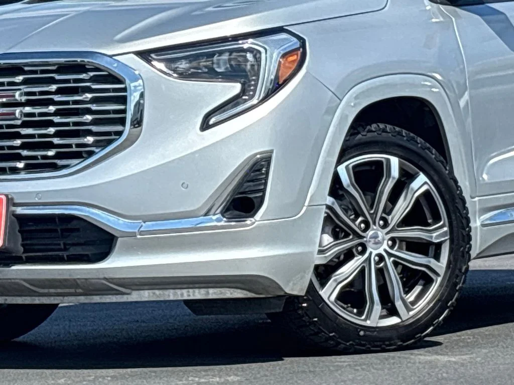Used 2021 Silver GMC Denali image 2