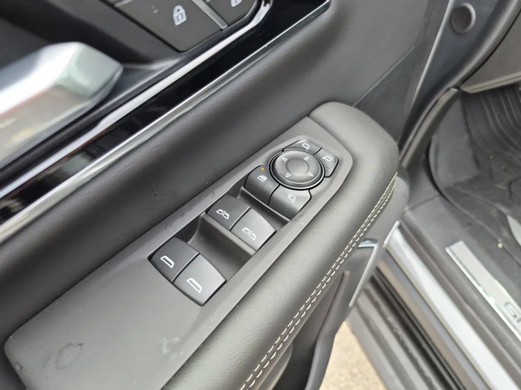 New 2026 Sterling Metallic GMC Elevation image 21