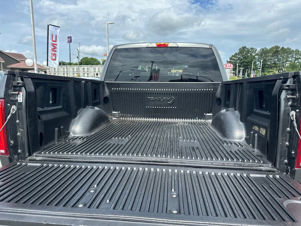 Used 2020  Ford XL image 18