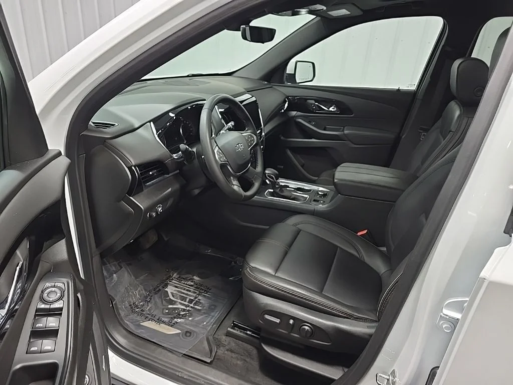 Used 2023 White Chevrolet RS image 29