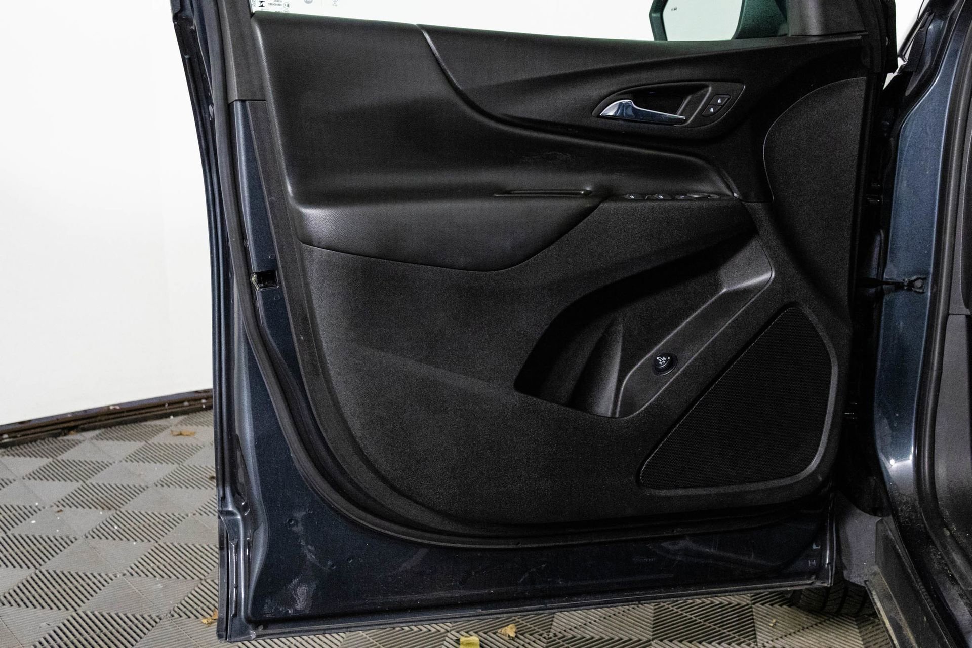 2023 CHEVROLET EQUINOX - Image 33