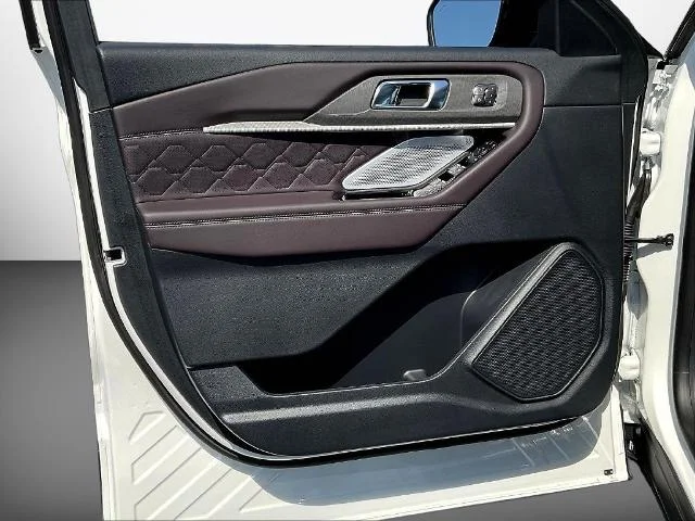 New 2026 Star White Metallic Tri-Coat Ford Platinum™ image 70