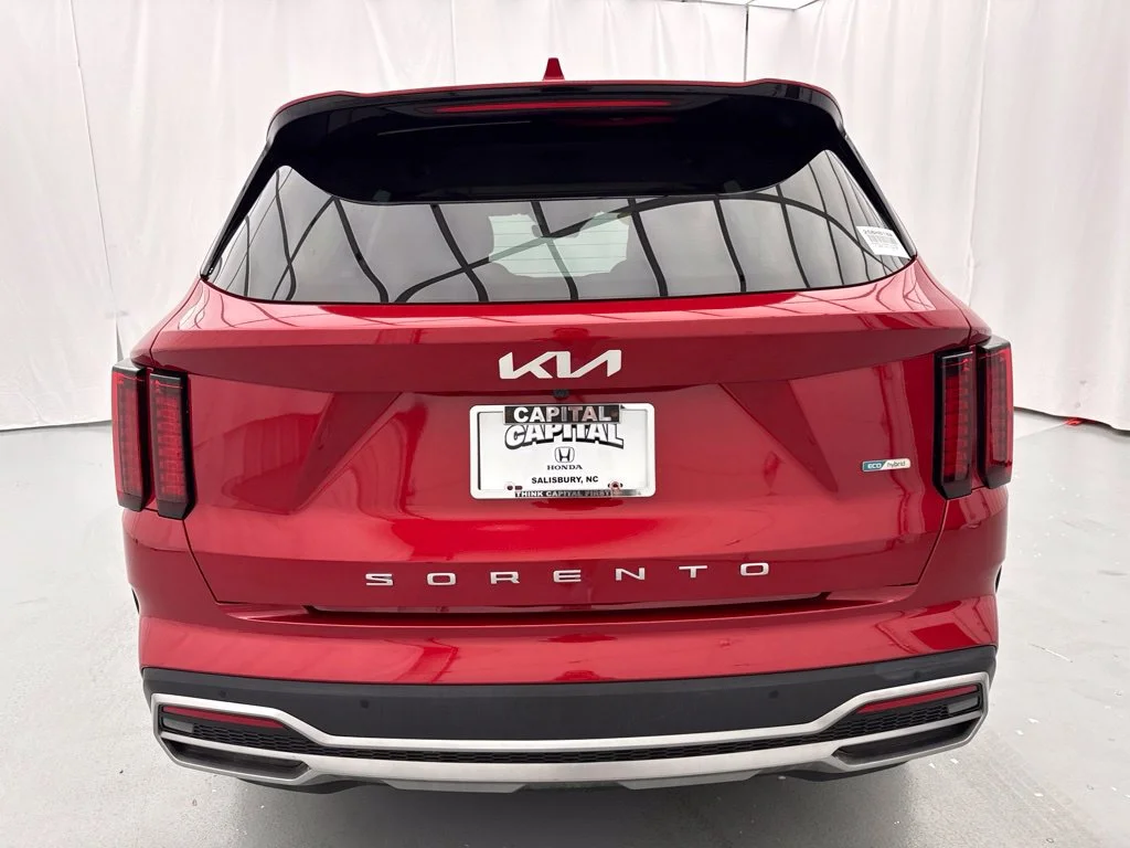 Used 2022 Red Kia S image 8