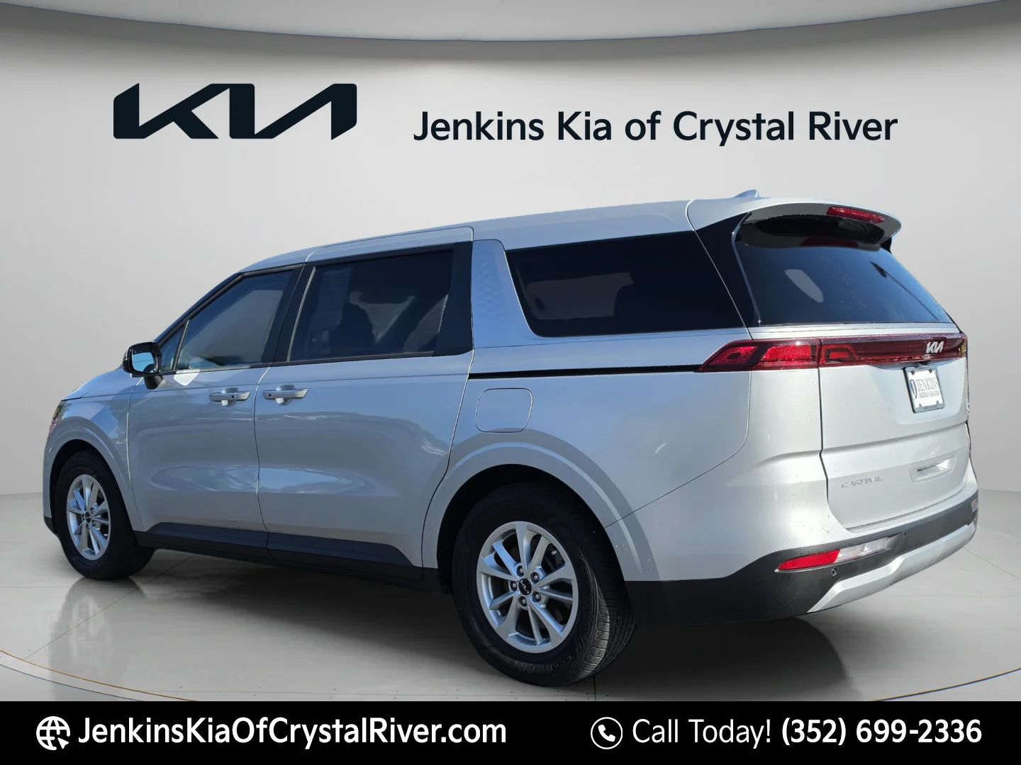 Used 2023 Silky Silver Kia LX image 8