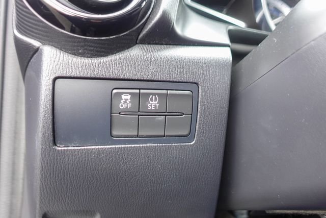 Certified Used 2017  Toyota Base image 19