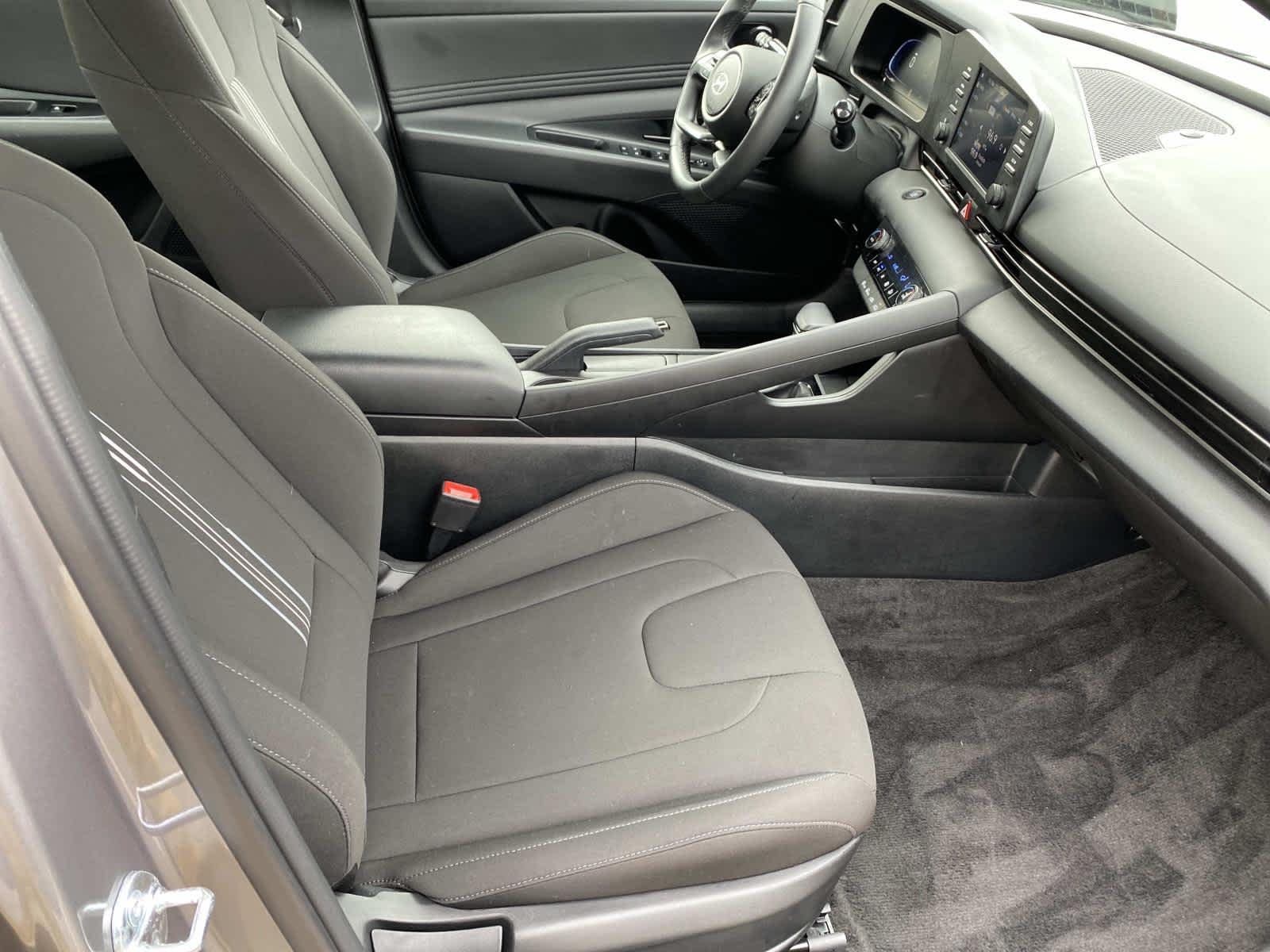 Certified Used 2025 Fluid Metal Hyundai SEL Sport image 19