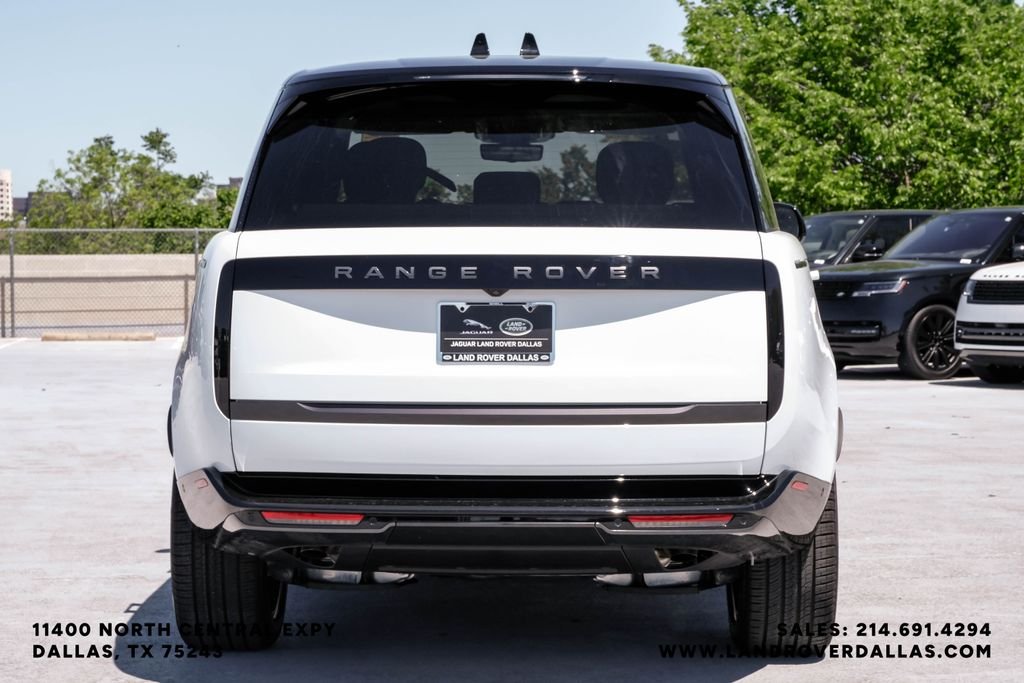 New 2026 Fuji White Land Rover SE image 9