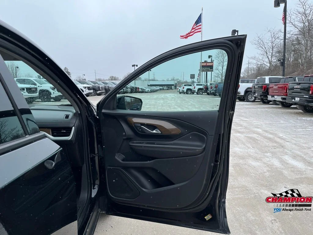 Used 2018 Black GMC SLE image 39