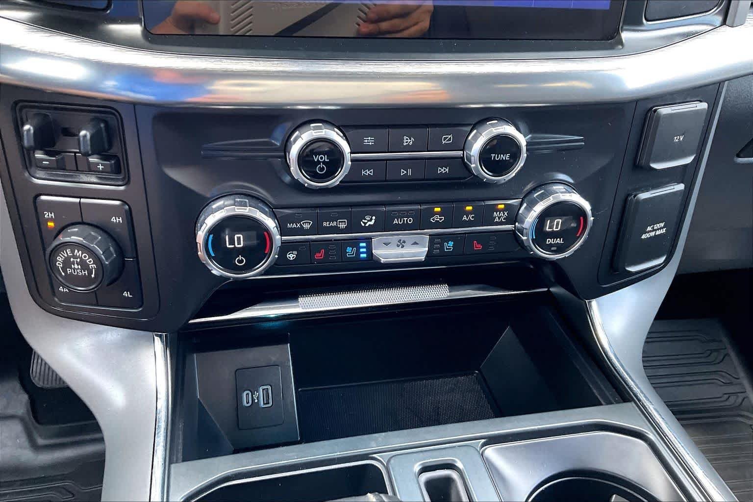 Used 2021 Agate Black Metallic Ford LARIAT image 31