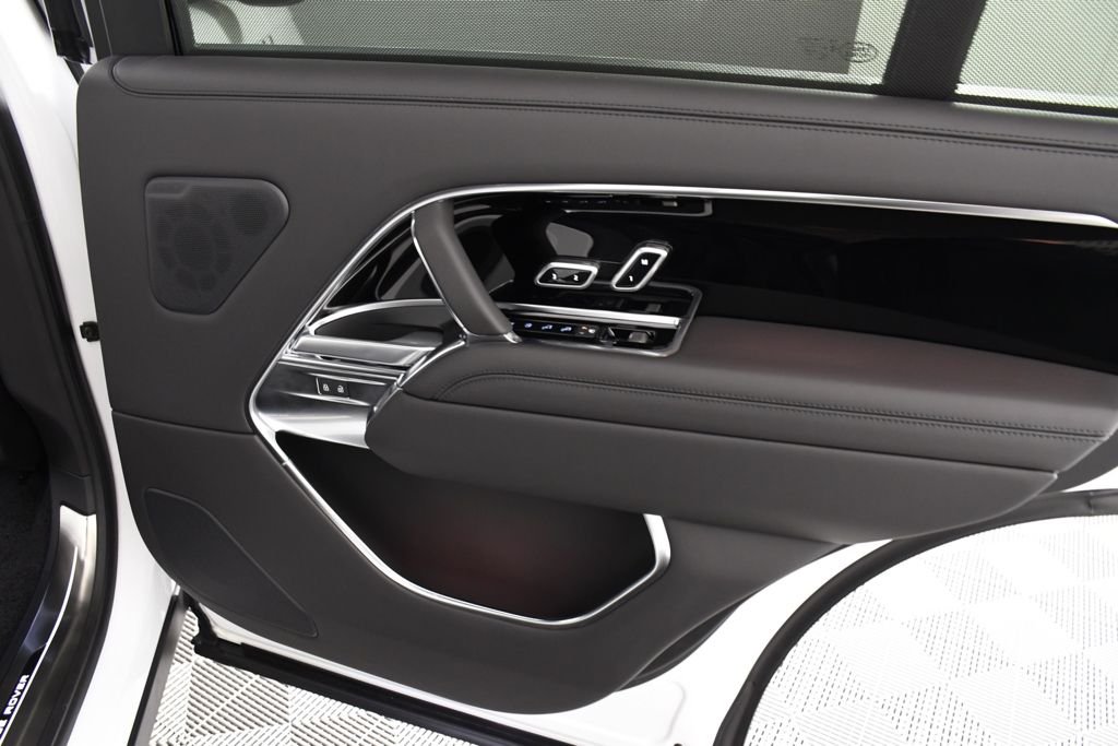 New 2026 Ostuni Perl Wh Land Rover SE image 20