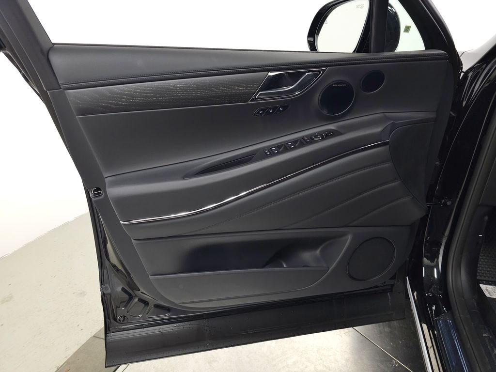 New 2026 Black Genesis 3.5T E-SC MHEV PRESTIGE BLACK image 9