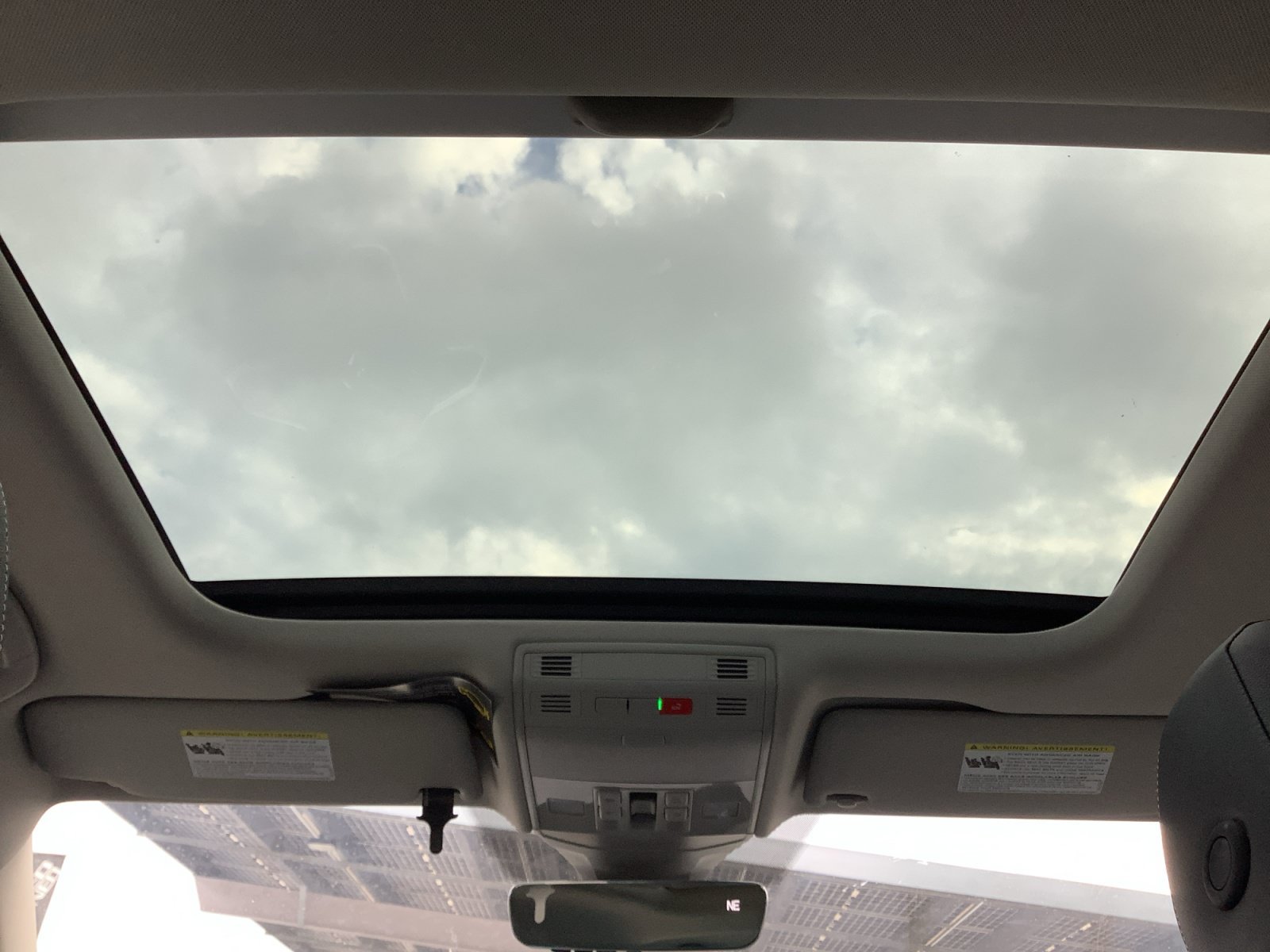 New 2027 OPAL WHITE Volkswagen SE image 18