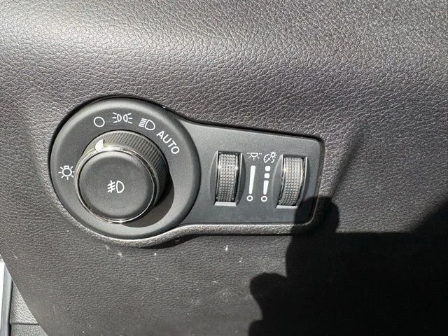 Certified Used 2022 White Jeep Latitude Lux image 24