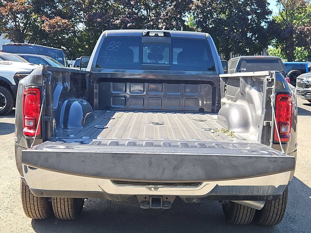 New 2026 Granite Crystal Metallic Clear-Coat Exterior Paint RAM Tradesman image 10