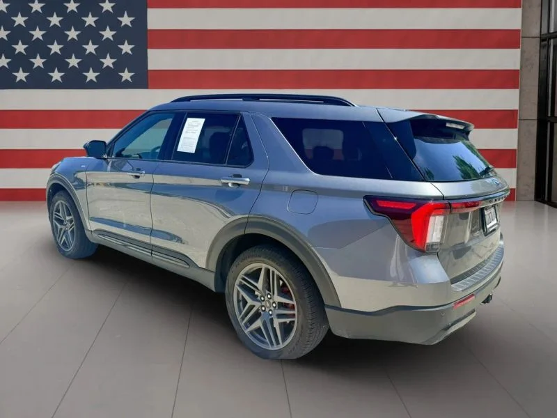 Used 2025 Gray Ford ST-Line Sport Utility 4D image 5