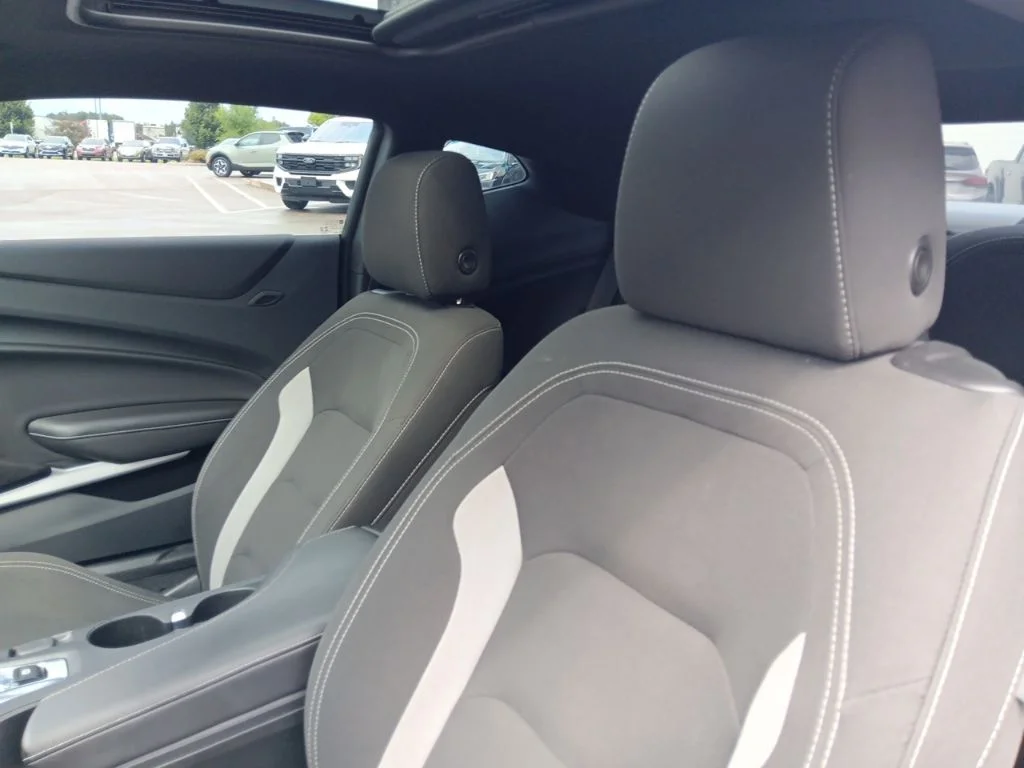 Used 2021 Summit White Chevrolet 1LT image 32