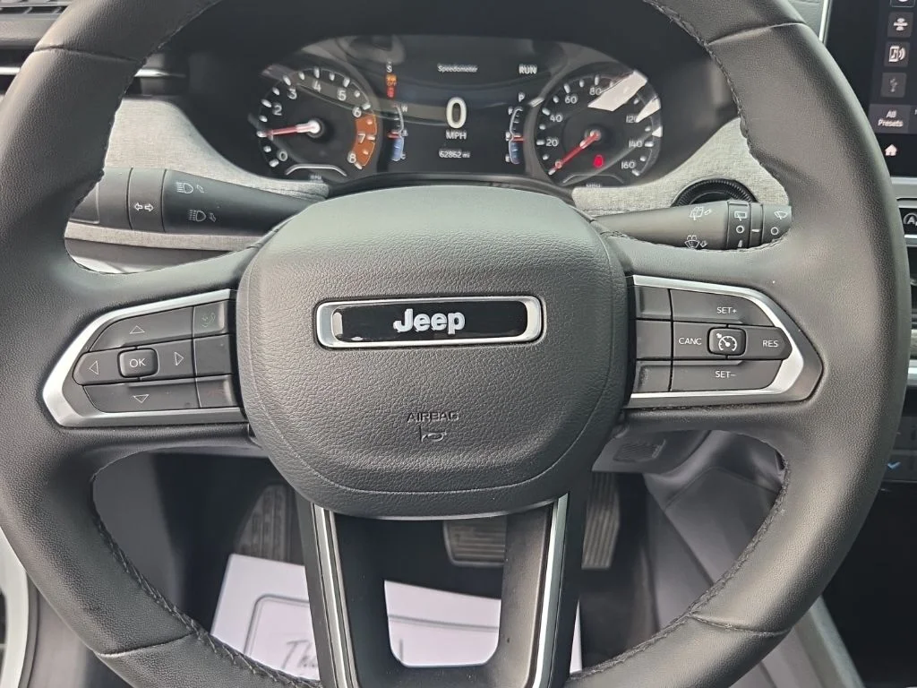 Used 2024 White Jeep Latitude image 26