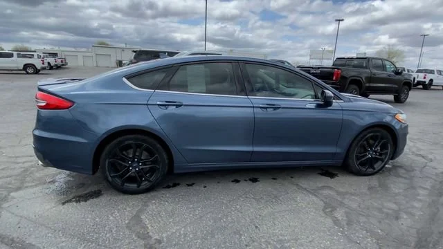 Used 2019 Blue Metallic Ford SE image 9
