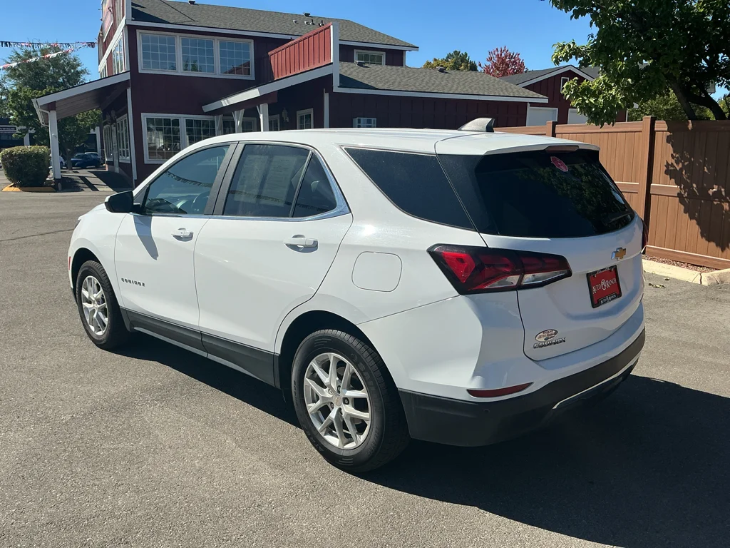 Used 2024 Summit White Chevrolet LT image 7