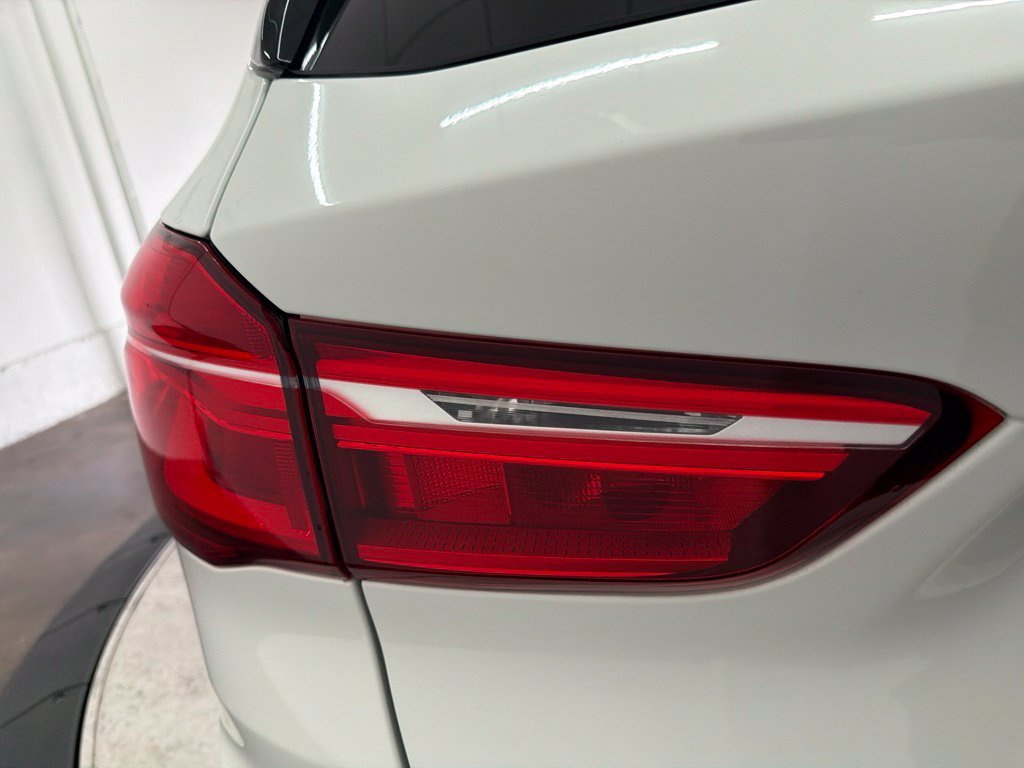 Used 2017 White BMW sDrive28i image 12