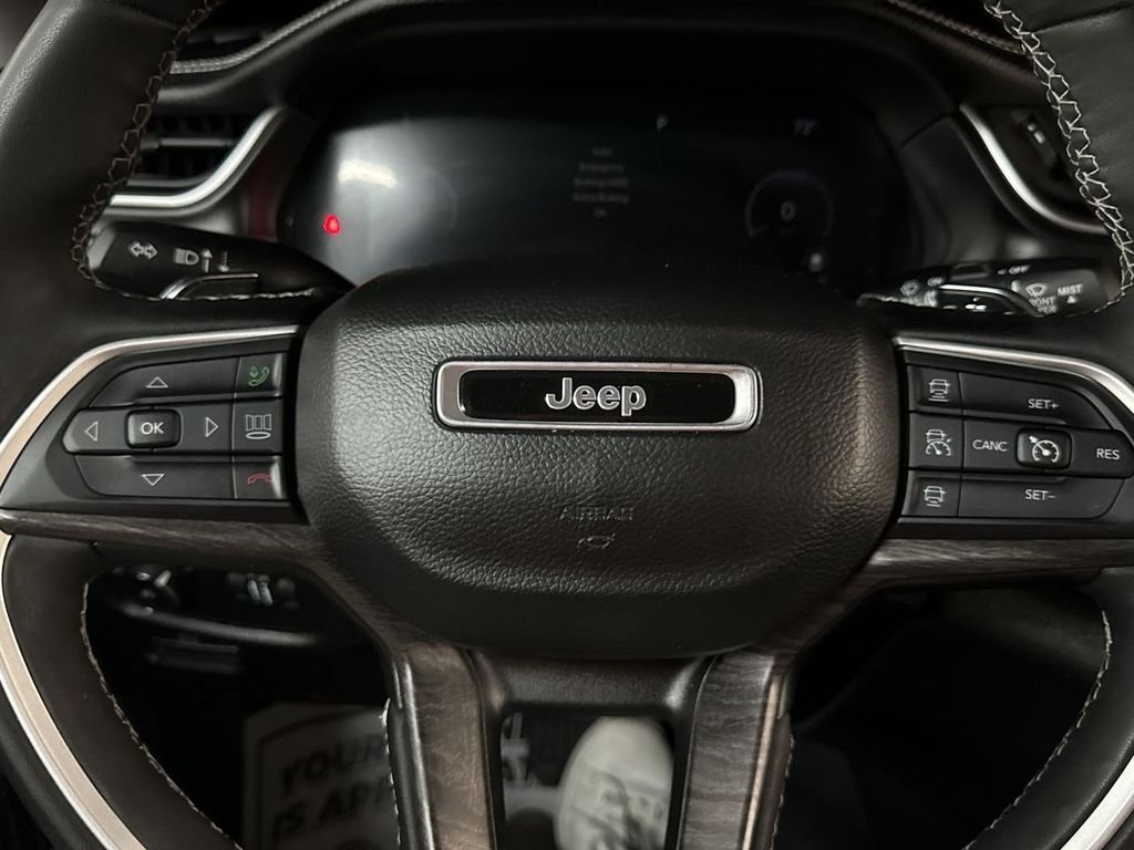 Used 2023 Velvet Jeep Limited image 17