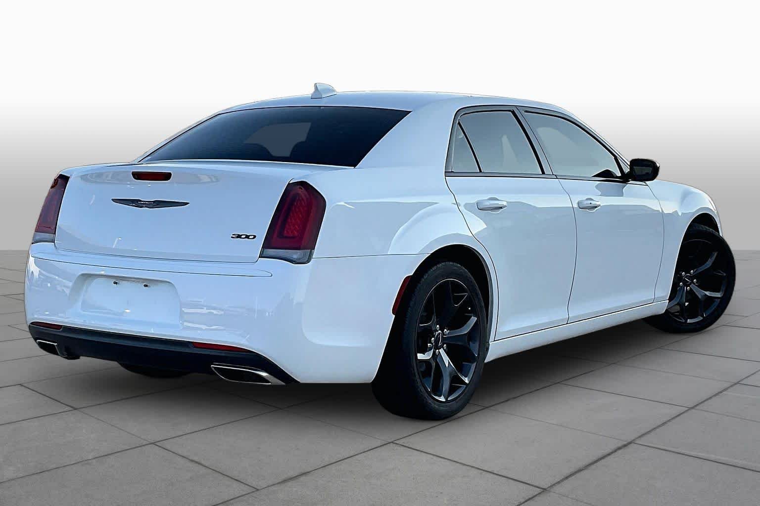 Used 2021 Bright White Clearcoat Chrysler Touring image 12