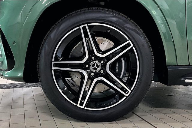 New 2026 MANUFAKTUR Ireland Mid Green Metallic Mercedes-Benz GLS 450 image 55