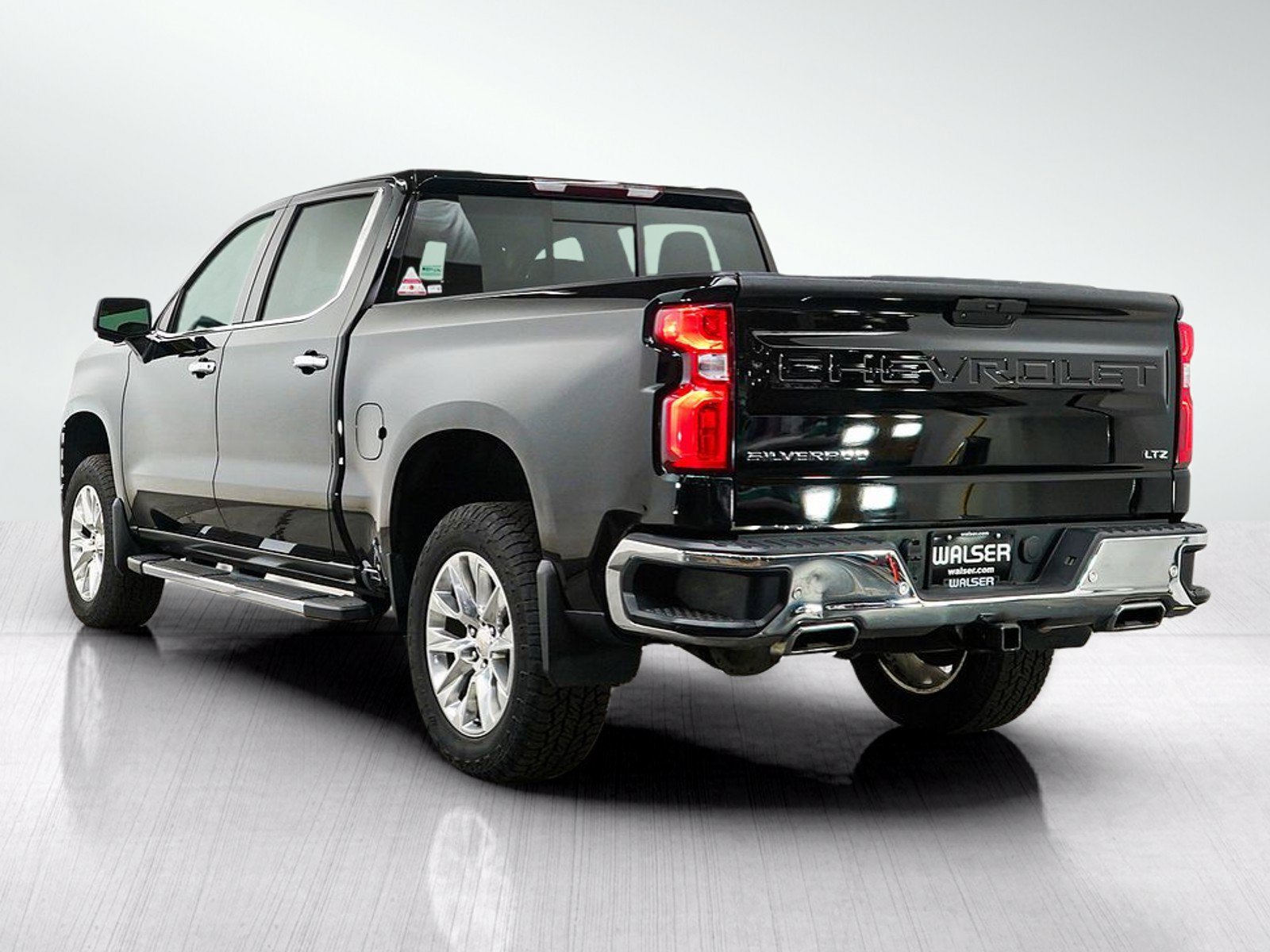 Used 2022 Gray Chevrolet 4WD Crew Cab 147 LTZ image 3