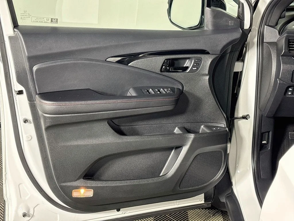 Used 2025 White Honda Black Edition image 10