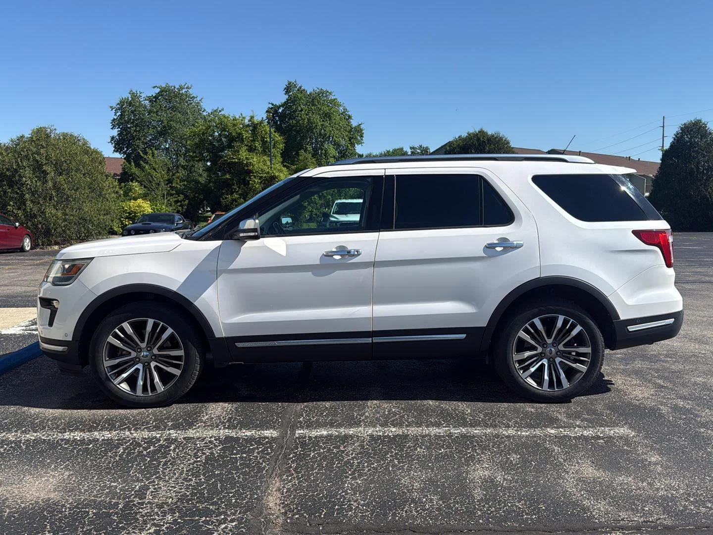 Used 2019 White Platinum Tri-Coat Metallic Ford Platinum image 4