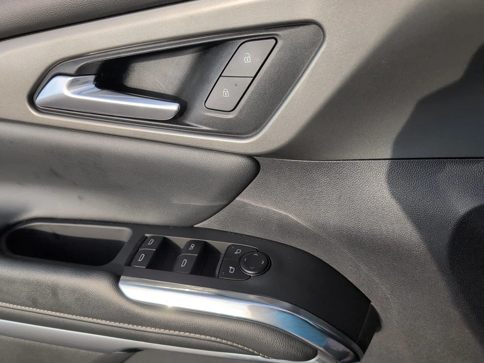 Used 2024 Downpour Metallic GMC SLE image 16