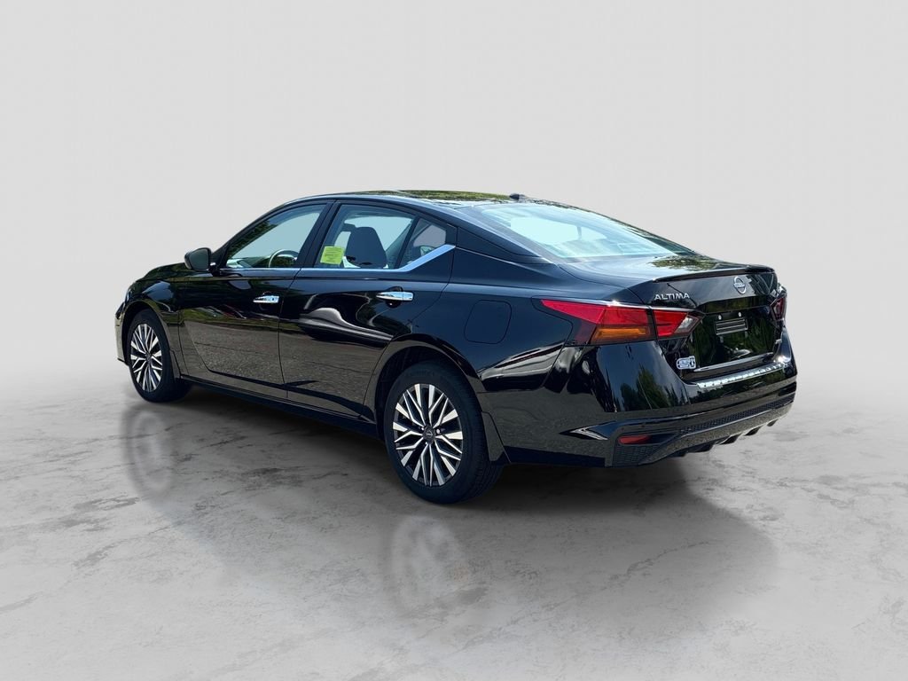 Used 2023 Black Nissan 2.5 SV image 5