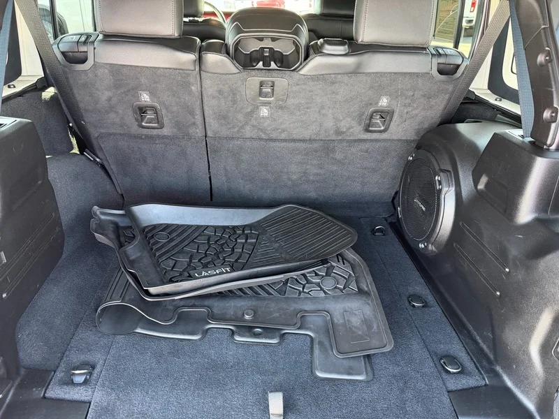 Used 2019 Granite Crystal M Jeep Rubicon image 23